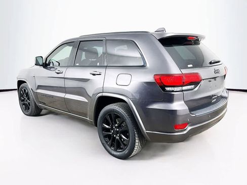 Used 2019 Jeep Grand Cherokee Altitude image 4