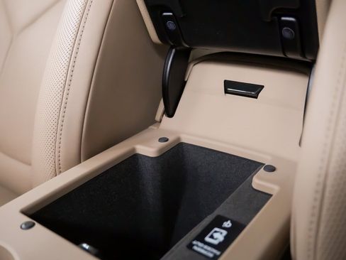 Certified 2022 Porsche Macan image 35