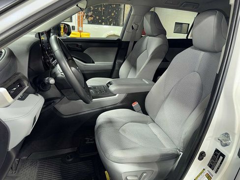 Used 2022 Toyota Highlander LE image 15