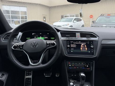 Used 2022 Volkswagen Tiguan SE R-Line image 6