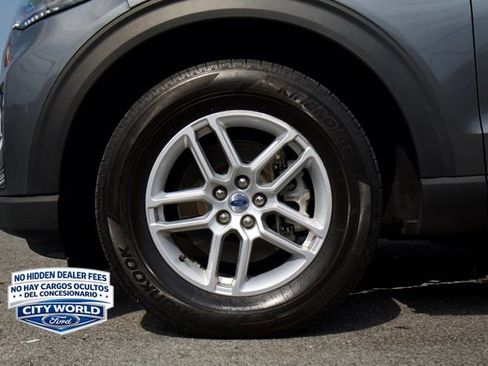 Used 2025 Ford Explorer Active AWD/4WD image 6