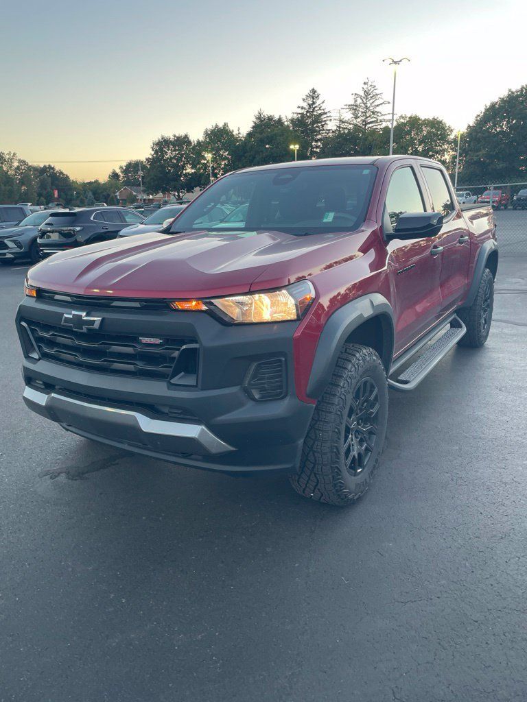 Used 2024 Chevrolet Colorado Trail Boss w/ Advanced Trailering Package AWD/4WD image 1