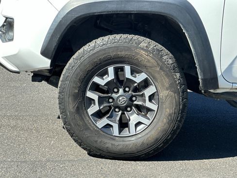 Used 2021 Toyota Tacoma TRD Off-Road image 23