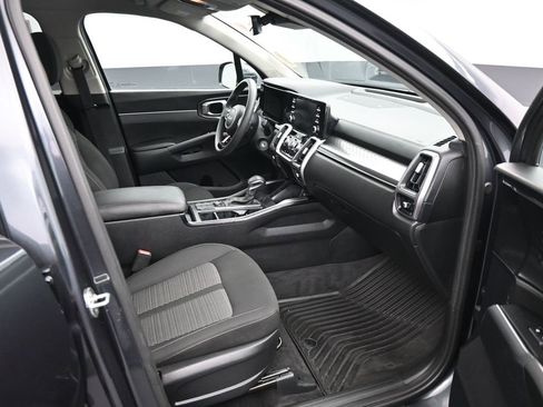 Used 2023 Kia Sorento LX image 12