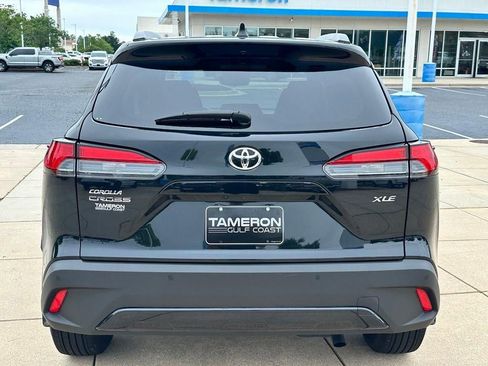 Used 2025 Toyota Corolla Cross XLE w/ Convenience Package FWD image 2