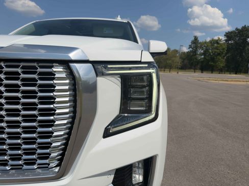 Used 2022 GMC Yukon XL Denali AWD/4WD image 17