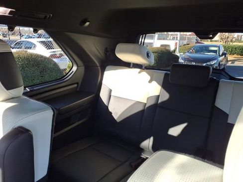 Used 2023 Toyota Sequoia Capstone image 9