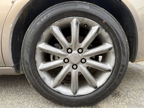 Used 2007 Buick Lucerne CXS image 33