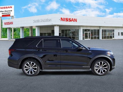 Used 2025 Ford Explorer ST-Line image 5