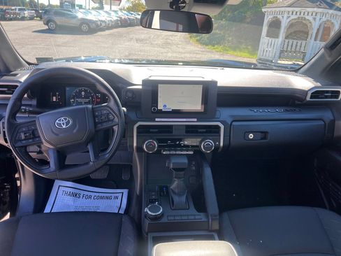 Used 2025 Toyota Tacoma SR image 12