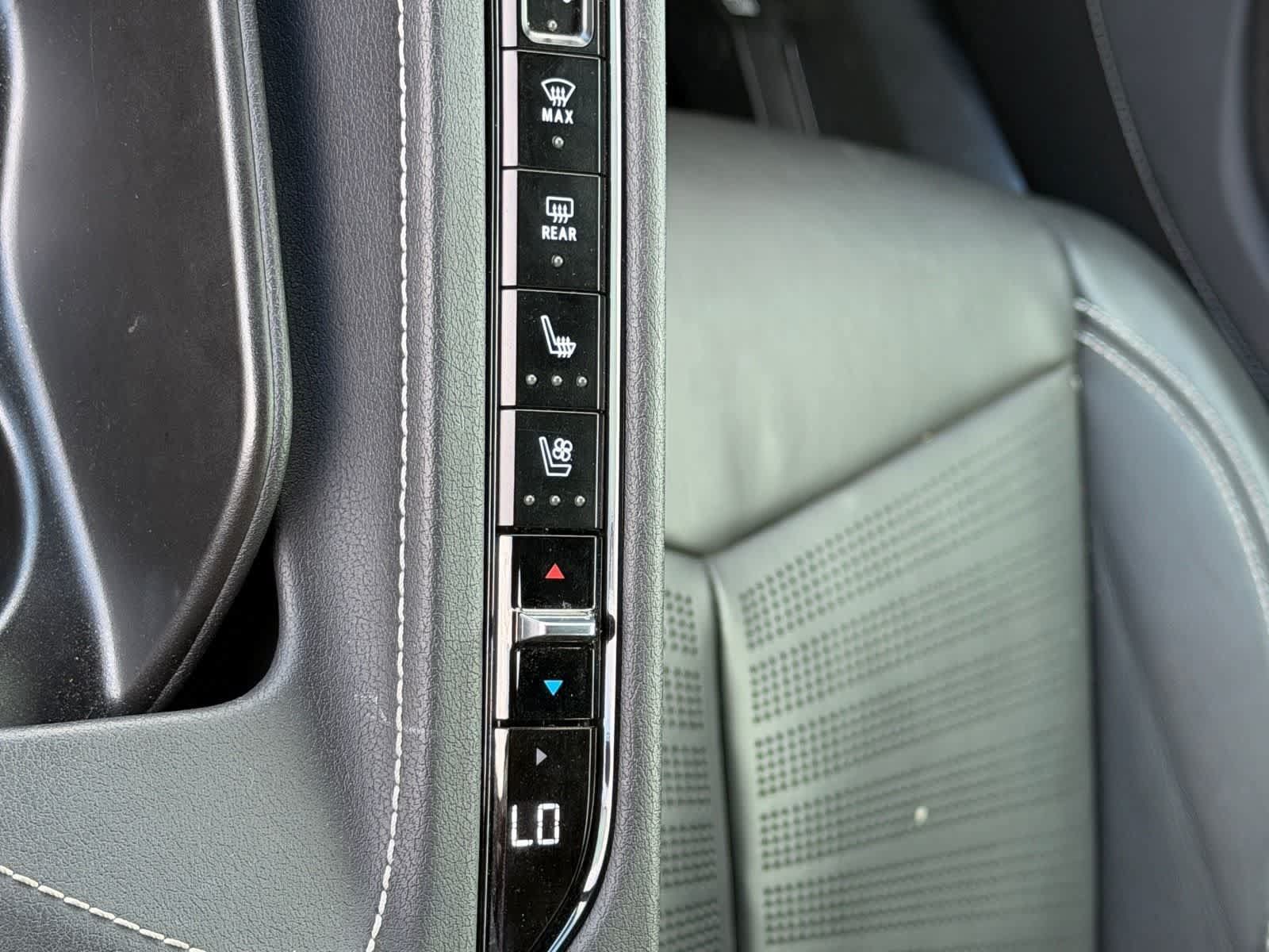 Used 2022 Chevrolet Corvette Stingray Preferred Cpe w/ Z51 Performance Package RWD image 22