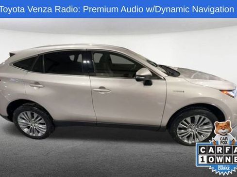 Used 2021 Toyota Venza Limited image 9