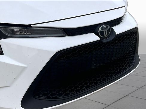 Used 2021 Toyota Corolla LE FWD image 25