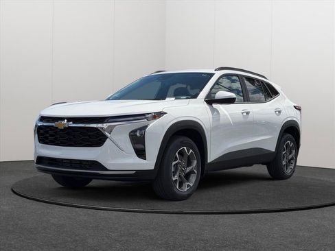 New 2026 Chevrolet Trax LT w/ Driver Confidence Package FWD image 3
