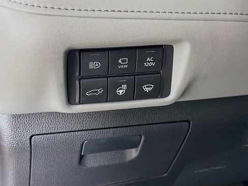 Used 2022 Toyota Highlander Platinum AWD/4WD image 11