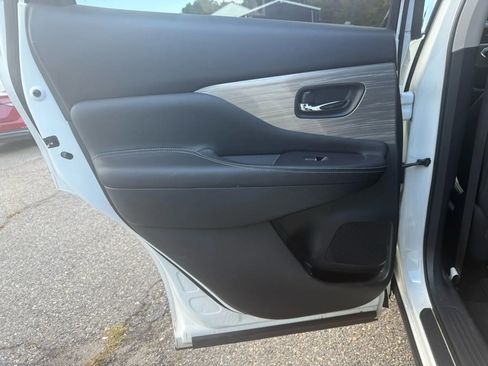 Used 2018 Nissan Murano Platinum image 12