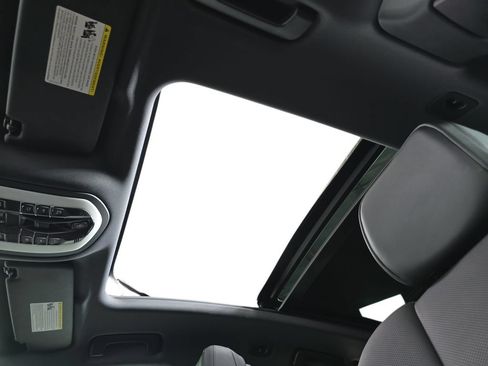Certified 2026 Porsche Macan AWD/4WD image 28