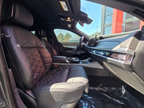 Used 2023 BMW 740i image 29