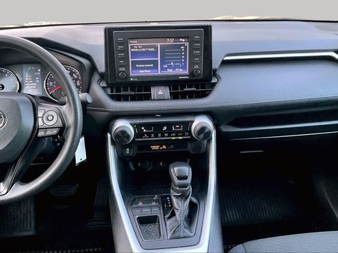 Used 2021 Toyota RAV4 LE FWD image 7