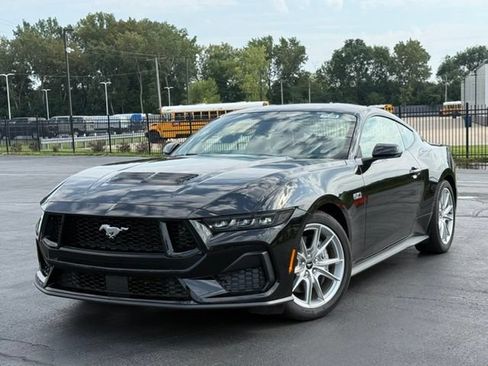 Certified 2025 Ford Mustang GT Premium RWD image 2