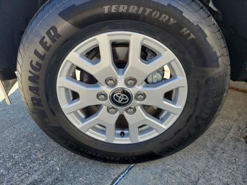 Certified 2025 Toyota Tacoma SR5 image 30