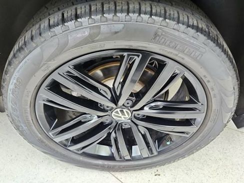 Used 2022 Volkswagen Tiguan SE R-Line image 60