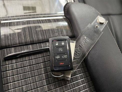 Used 2022 Jeep Wagoneer Series III w/ Premium Group I image 33