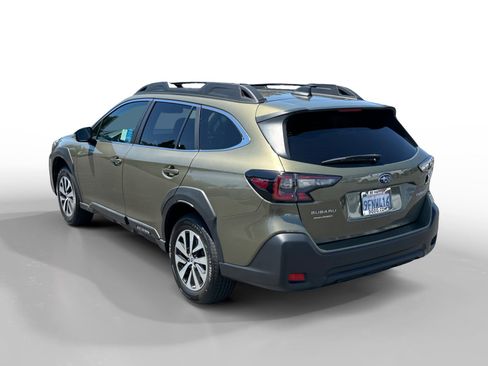 Used 2023 Subaru Outback Premium AWD/4WD image 3