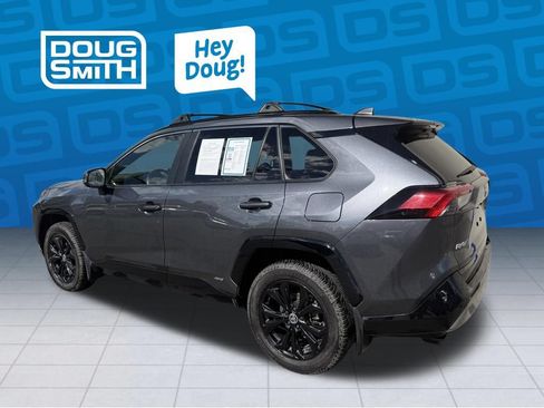 Used 2022 Toyota RAV4 SE w/ Convenience Package AWD/4WD image 3
