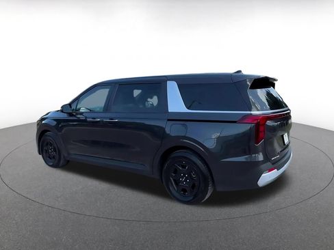 Used 2026 Kia Carnival FWD image 10