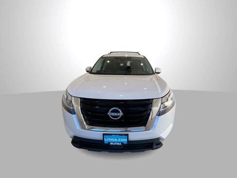 Used 2022 Nissan Pathfinder SV image 3