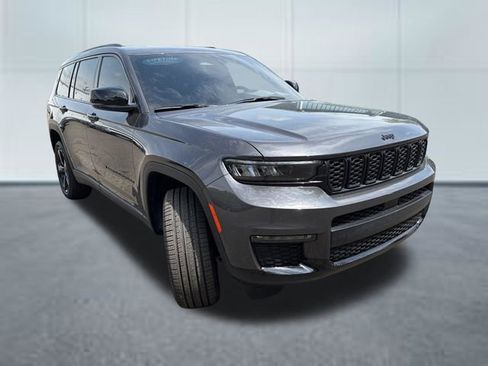 Used 2025 Jeep Grand Cherokee L Limited w/ Black Appearance Package AWD/4WD image 5
