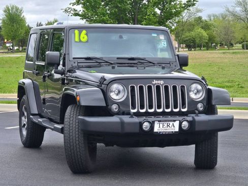 Used 2016 Jeep Wrangler Unlimited Sahara w/ Connectivity Group AWD/4WD image 4
