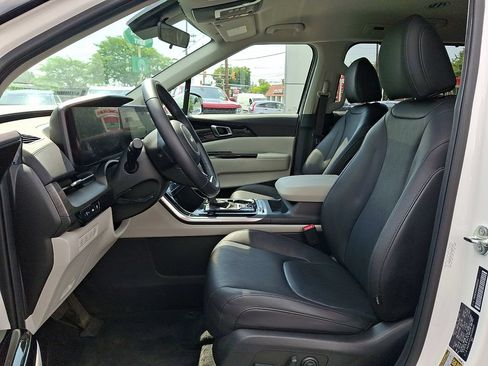 Used 2024 Kia Carnival SX FWD image 17