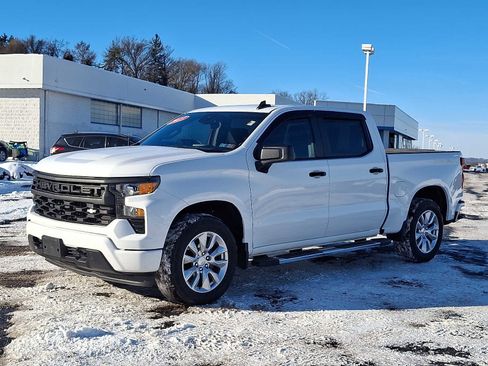 Used 2023 Chevrolet Silverado 1500 Custom image 3