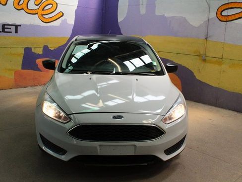 Used 2018 Ford Focus SE image 3