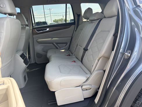 Used 2024 Volkswagen Atlas SE AWD/4WD image 25