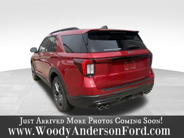 Used 2025 Ford Explorer ST AWD/4WD image 4