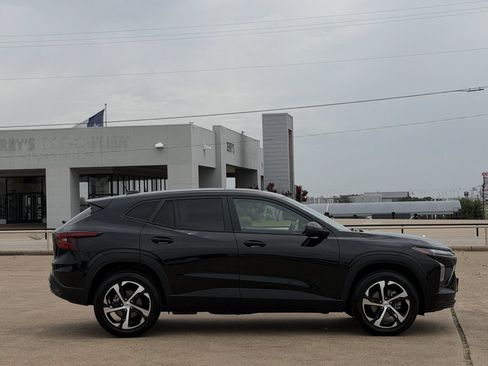 Used 2024 Chevrolet Trax RS w/ Sunroof Package FWD image 3