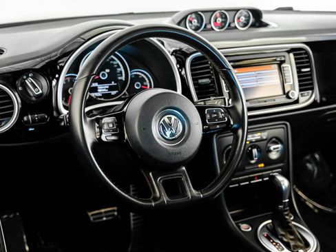 Used 2013 Volkswagen Beetle 2.0T image 10