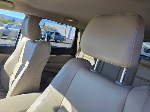 Used 2015 Jeep Grand Cherokee Limited image 24