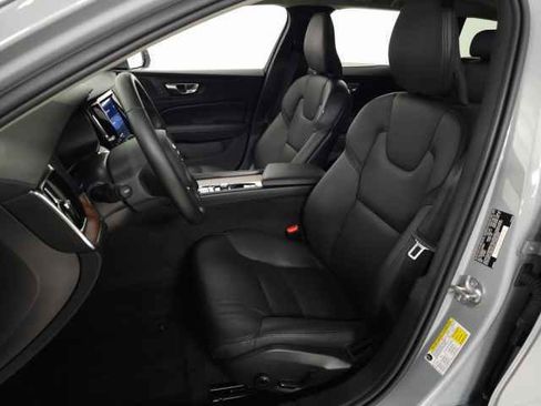 Used 2025 Volvo V60 B5 Cross Country Plus image 17