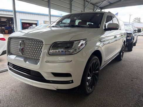 Used 2020 Lincoln Navigator L Reserve w/ Equipment Group 208A Reserve AWD/4WD image 3