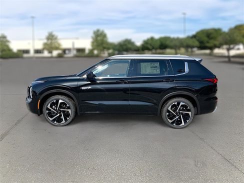 New 2025 Mitsubishi Outlander SEL image 4