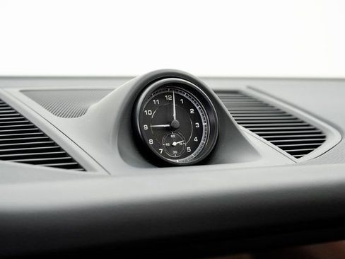 Certified 2025 Porsche Macan image 18