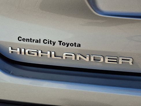 Certified 2024 Toyota Highlander LE image 30