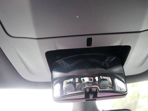 Used 2025 Chrysler Pacifica Select FWD image 44