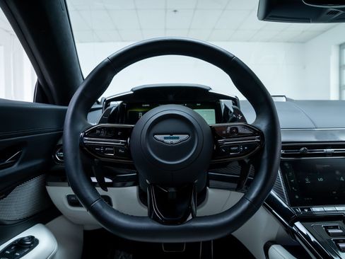 Used 2025 Aston Martin V8 Vantage Coupe RWD image 13