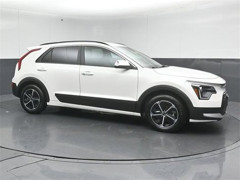 Used 2024 Kia Niro EX image 1