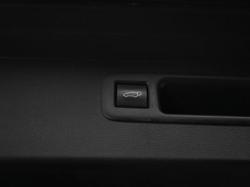 Used 2025 Toyota Highlander XLE AWD/4WD image 21